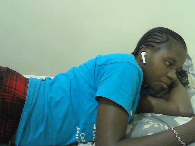 Mystiq-Ella live cam on BongaCams