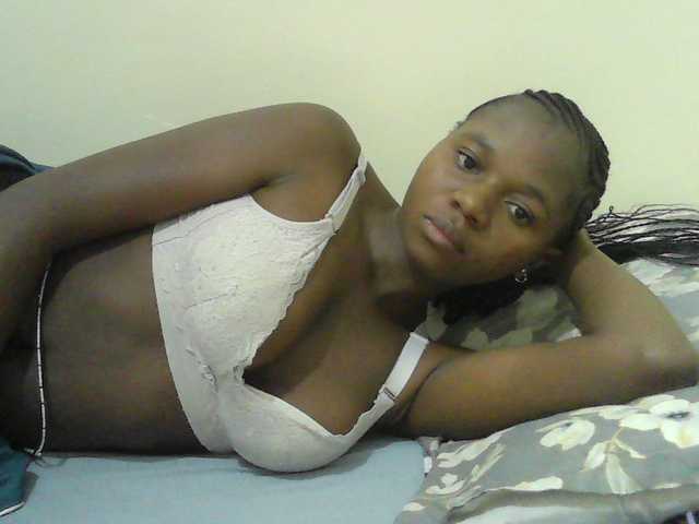 Mystiq-Ella live webcam show