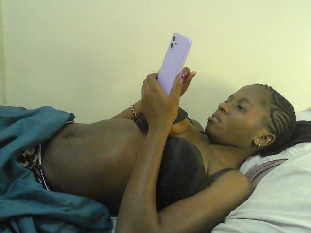 Mystiq-Ella live cam on BongaCams