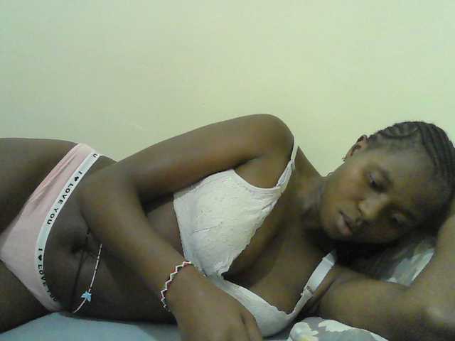 Mystiq-Ella live cam on BongaCams