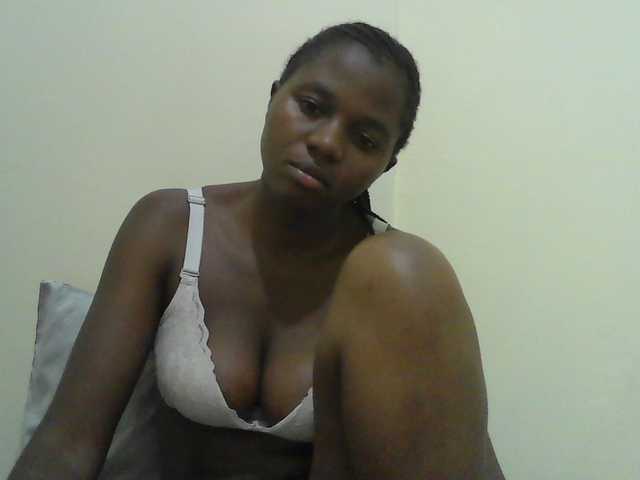 Mystiq-Ella live cam on BongaCams