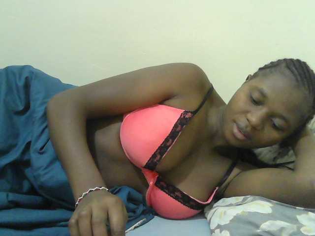 Mystiq-Ella live cam on BongaCams