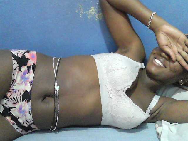 Mystiq-Ella live cam on BongaCams