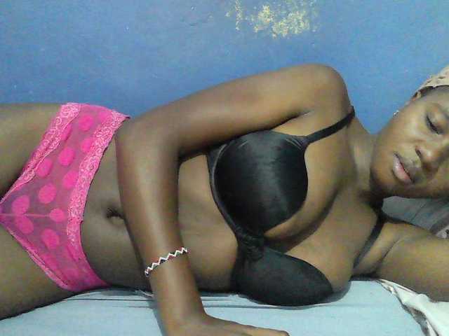 Mystiq-Ella live cam on BongaCams