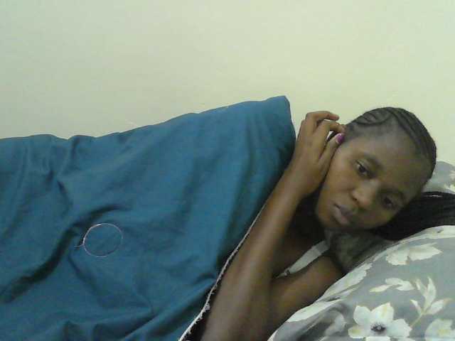 Mystiq-Ella live cam on BongaCams