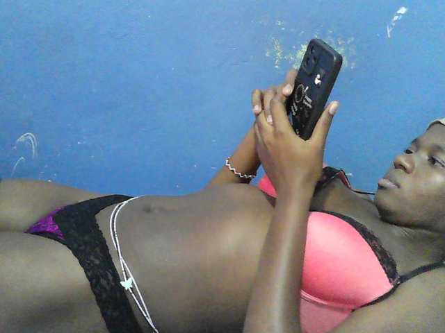 Mystiq-Ella live cam on BongaCams