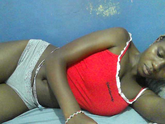 Mystiq-Ella live cam on BongaCams