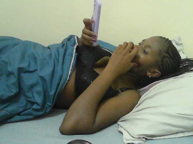 Mystiq-Ella live cam on BongaCams