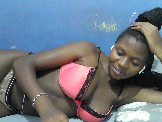 Mystiq-Ella live cam on BongaCams