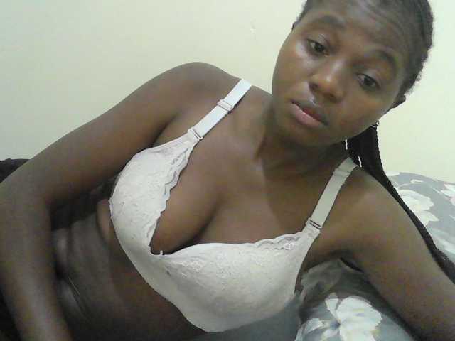 Mystiq-Ella live cam on BongaCams