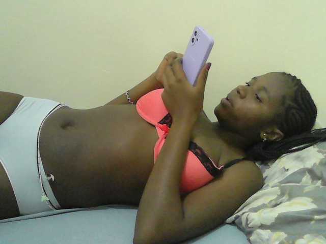 Mystiq-Ella live cam on BongaCams