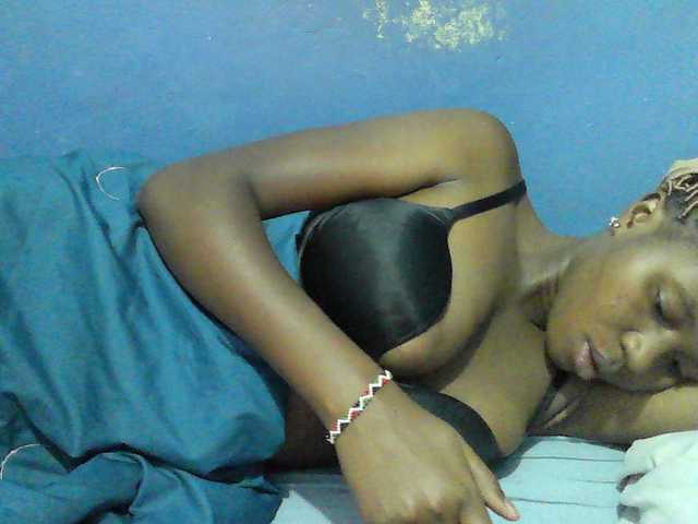 Mystiq-Ella live cam on BongaCams