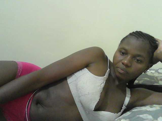 Mystiq-Ella live cam on BongaCams
