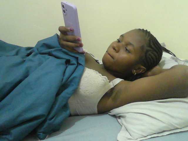 Mystiq-Ella live webcam show