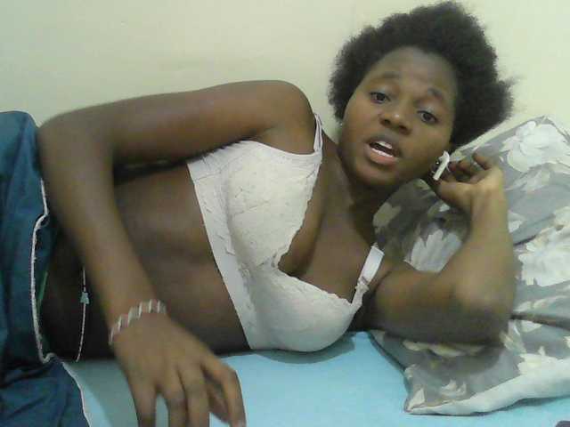Mystiq-Ella live cam on BongaCams