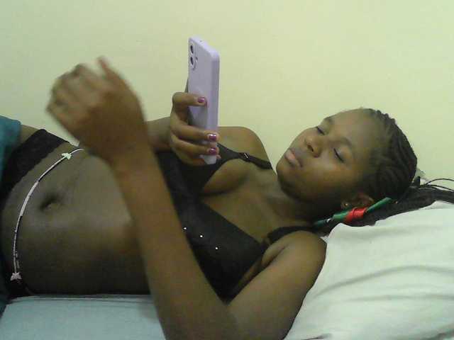 Mystiq-Ella live webcam show