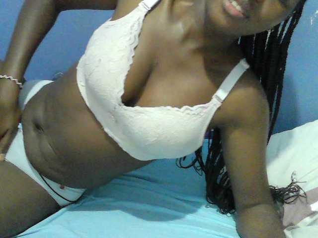 Mystiq-Ella live cam on BongaCams