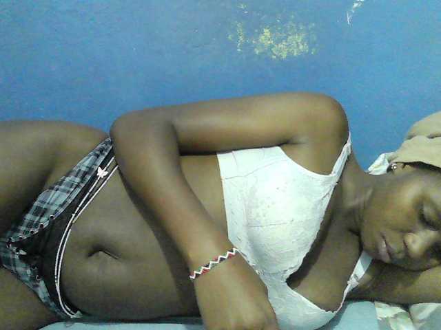 Mystiq-Ella live cam on BongaCams