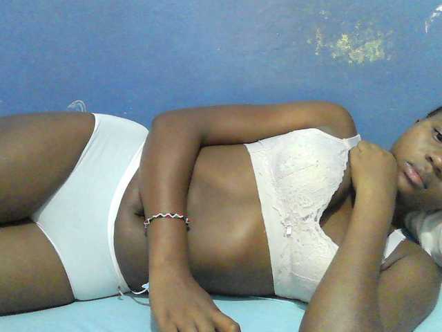 Mystiq-Ella live cam on BongaCams