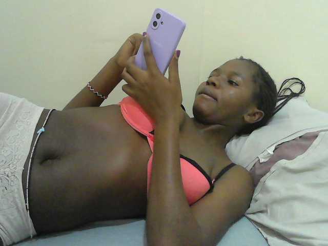 Mystiq-Ella live cam on BongaCams