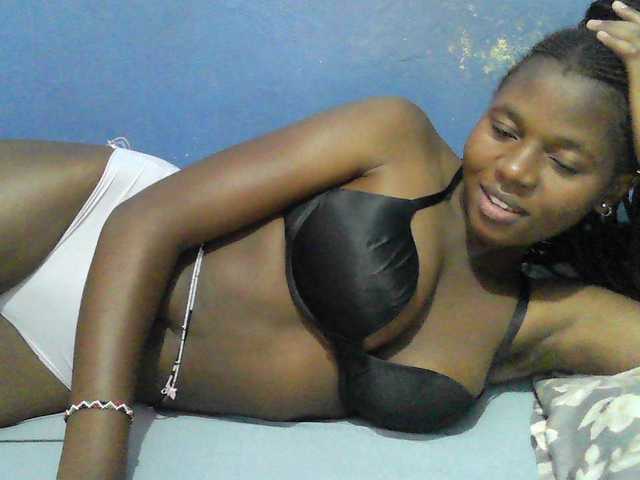 Mystiq-Ella live cam on BongaCams