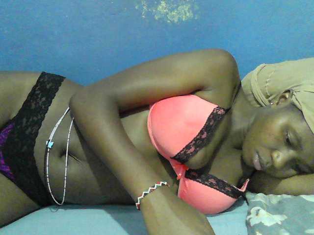 Mystiq-Ella live cam on BongaCams