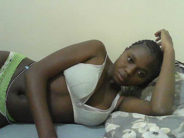 Mystiq-Ella live cam on BongaCams
