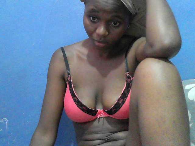 Mystiq-Ella live cam on BongaCams