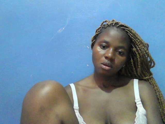 Mystiq-Ella live cam on BongaCams