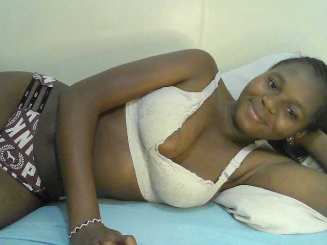 Mystiq-Ella live cam on BongaCams