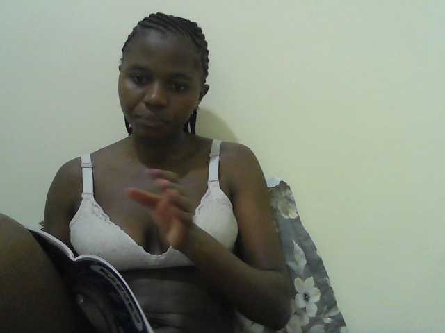 Mystiq-Ella live webcam show