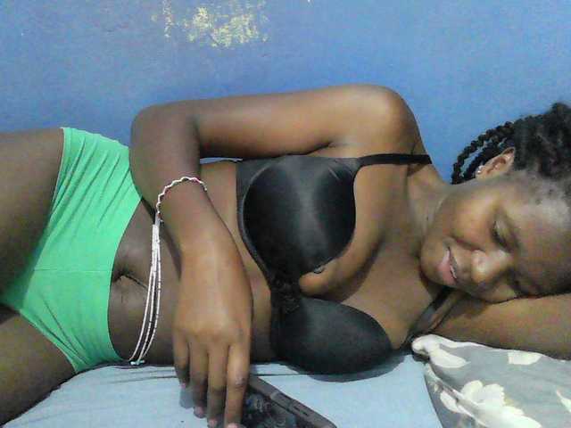 Mystiq-Ella's BongaCams show and profile