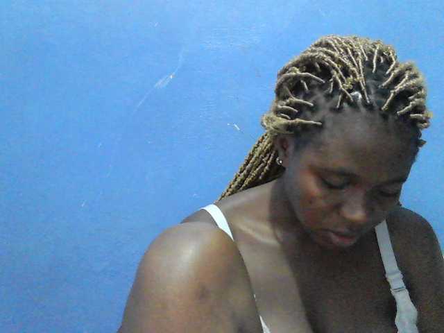 Mystiq-Ella live cam on BongaCams