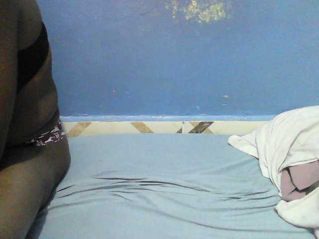 Mystiq-Ella live cam on BongaCams
