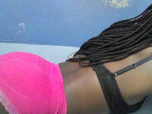 Chat with Mystiq-Ella live cam