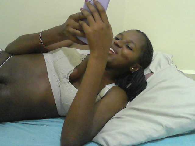 Mystiq-Ella live cam on BongaCams