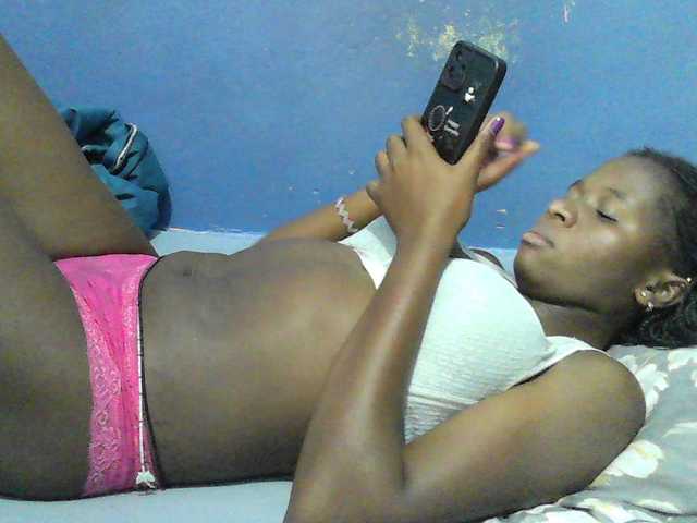 Mystiq-Ella live cam on BongaCams