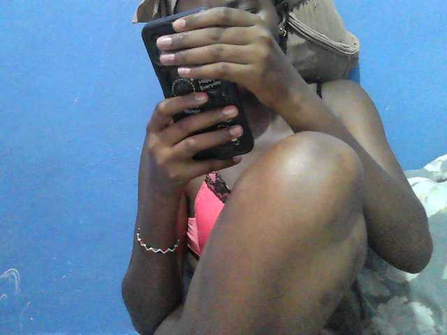 Mystiq-Ella live cam on BongaCams