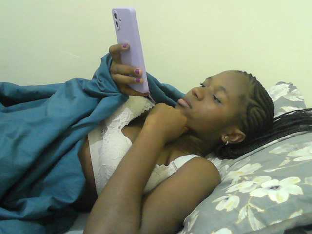 Mystiq-Ella live webcam show