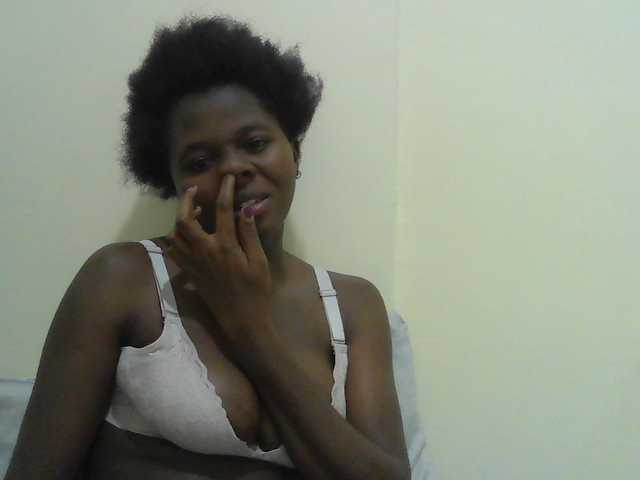 Mystiq-Ella live cam on BongaCams