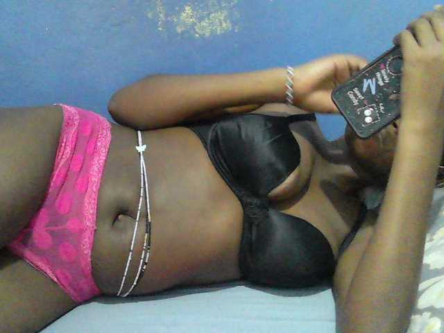 Mystiq-Ella live cam on BongaCams