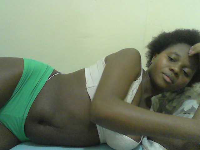 Mystiq-Ella live cam on BongaCams