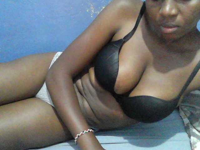 Mystiq-Ella live cam on BongaCams