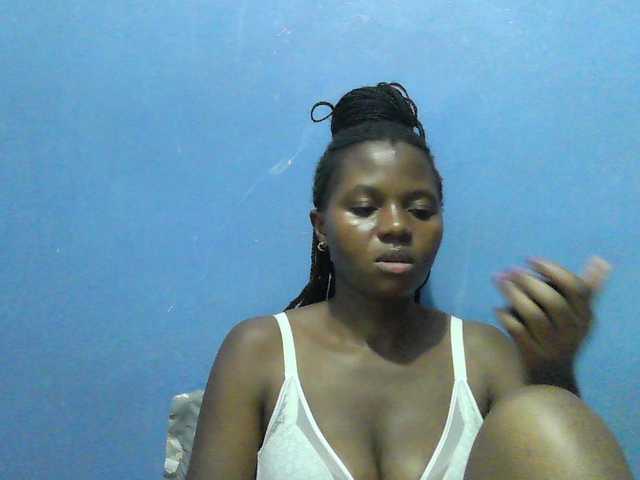Mystiq-Ella live cam on BongaCams
