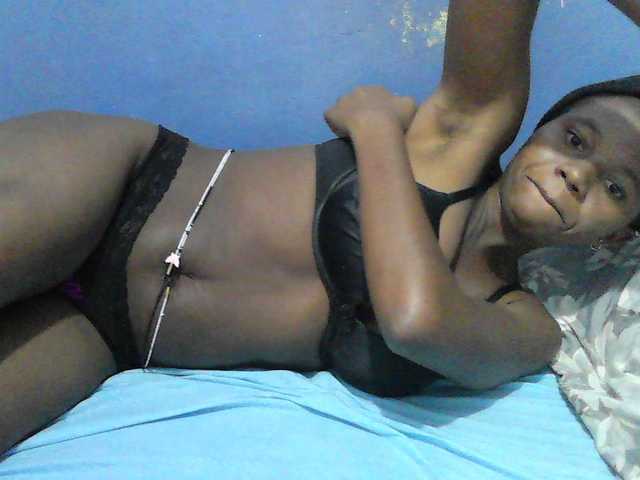 Mystiq-Ella live cam on BongaCams