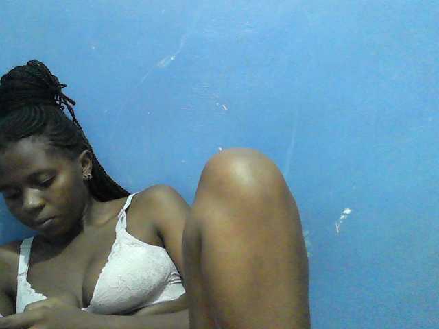 Mystiq-Ella live cam on BongaCams