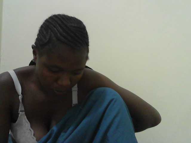 Mystiq-Ella live cam on BongaCams