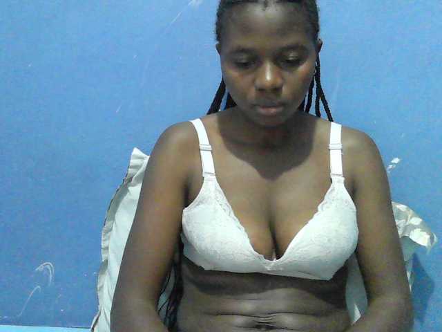 Mystiq-Ella live cam on BongaCams
