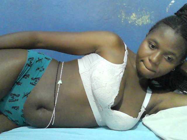 Mystiq-Ella live cam on BongaCams