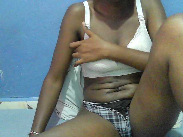 Mystiq-Ella live cam on BongaCams